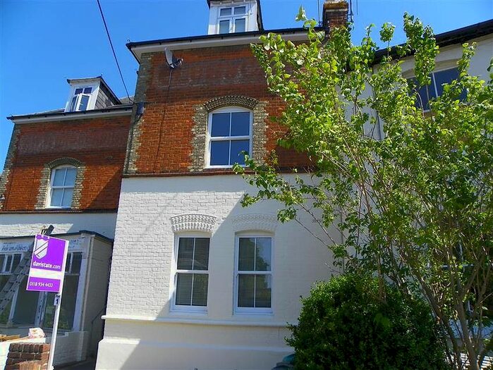 1 Bedroom Flat To Rent In Station Road, Twyford, Reading, Berkshire, RG10