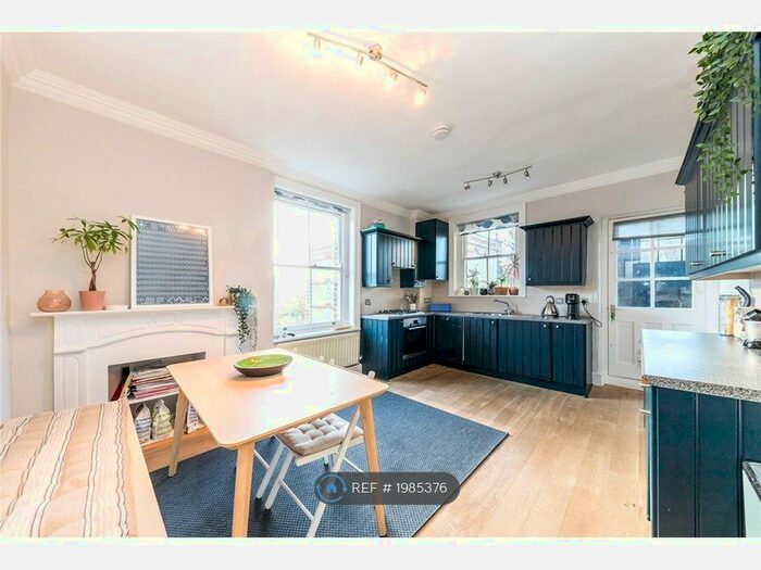 2 Bedroom Flat To Rent In Arundel Terrace, London, SW13
