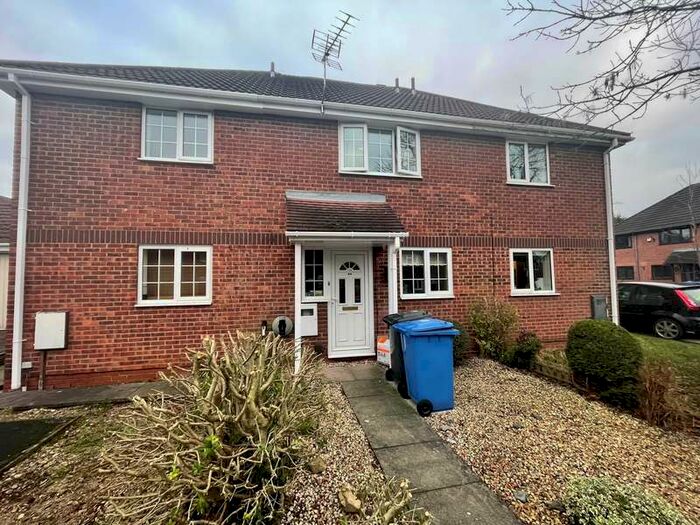 2 Bedroom Town House To Rent In Saffron Drive, Oakwood, DE21