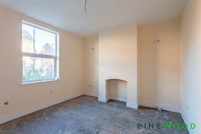 3 Bedroom Terraced House For Sale In Cobden Road, Chesterfield, Derbyshire, S40