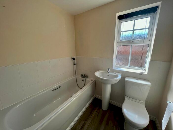 4 Bedroom Semi-Detached House To Rent In Hill View Road, Malvern, WR14