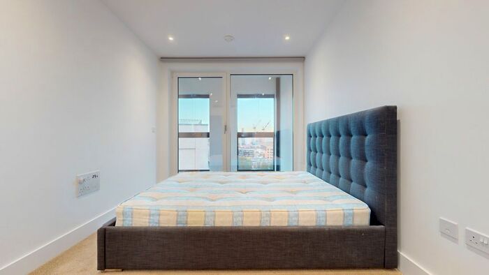 2 Bedroom Flat To Rent In Conquest Tower, Southwark, SE1