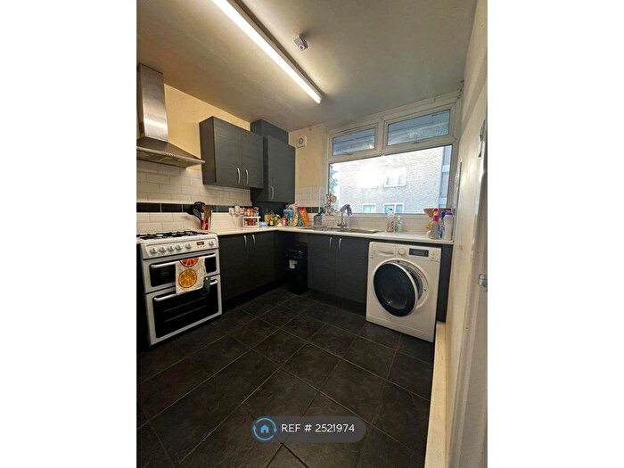 4 Bedroom Maisonette To Rent In Lynch Walk, London, SE8