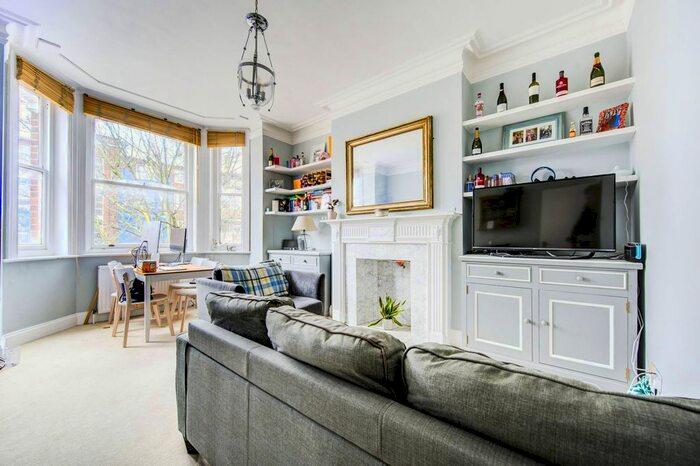 2 Bedroom Flat To Rent In Fulham Road, Parsons Green, London, SW6