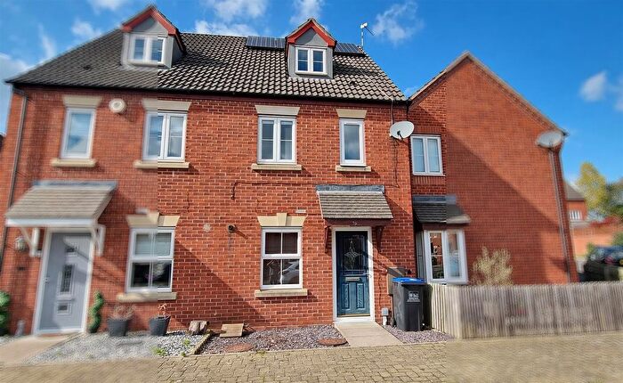 3 Bedroom Town House To Rent In Coriolanus Square, Warwick Gates, Warwick, CV34
