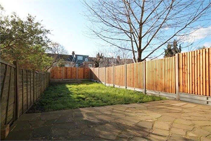2 Bedroom Flat To Rent In Huddlestone Road, Willesden, NW2