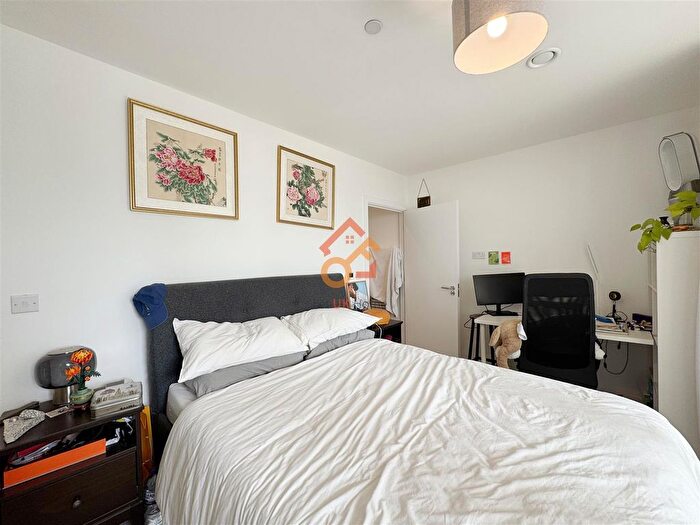 3 Bedroom Flat To Rent In Hodge House, Granville Road, London, NW6