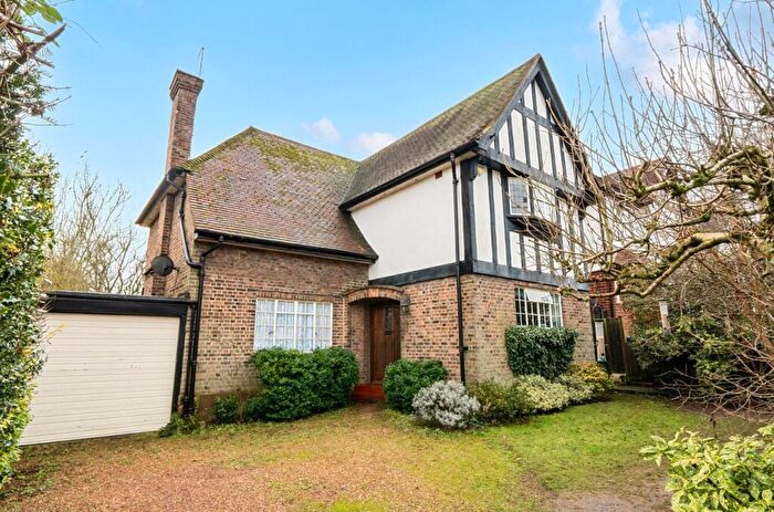 3 Bedroom Detached House For Sale In Hill Crescent, Totteridge, N20