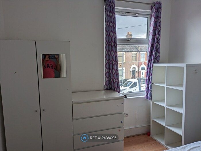 2 Bedroom Flat To Rent In Airthrie Road, Ilford, IG3