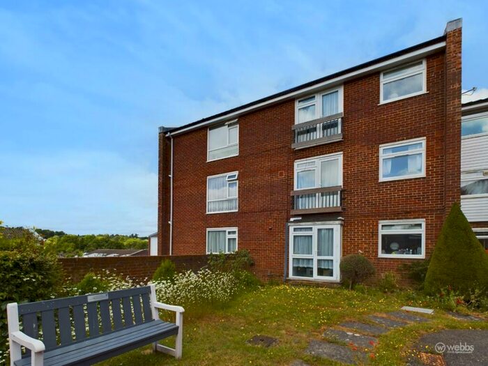 1 Bedroom Flat To Rent In Holmbury Grove, Featherbed Lane, Croydon, CR0