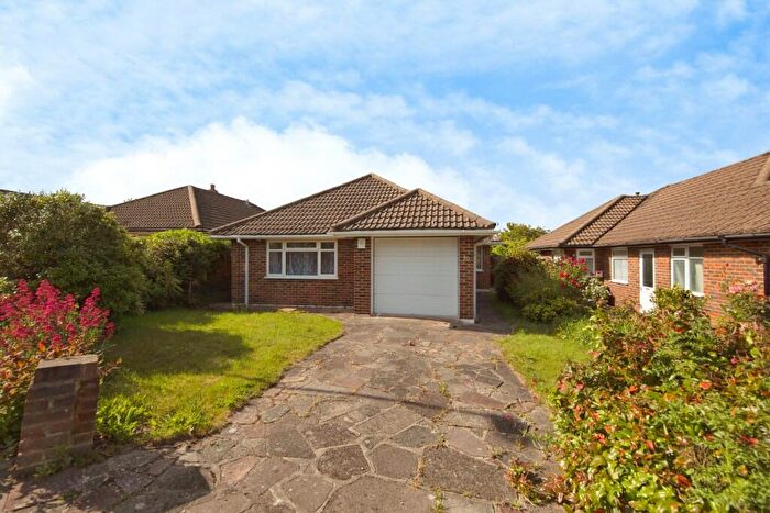 3 Bedroom Detached Bungalow For Sale In Farm Drive, Croydon, London, CR0