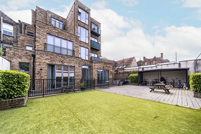 3 Bedroom Flat For Sale In Willesden Lane, Brondesbury Park, NW6