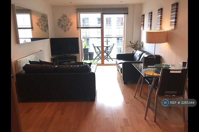 2 Bedroom Flat To Rent In Mackenzie House, Leeds, LS10