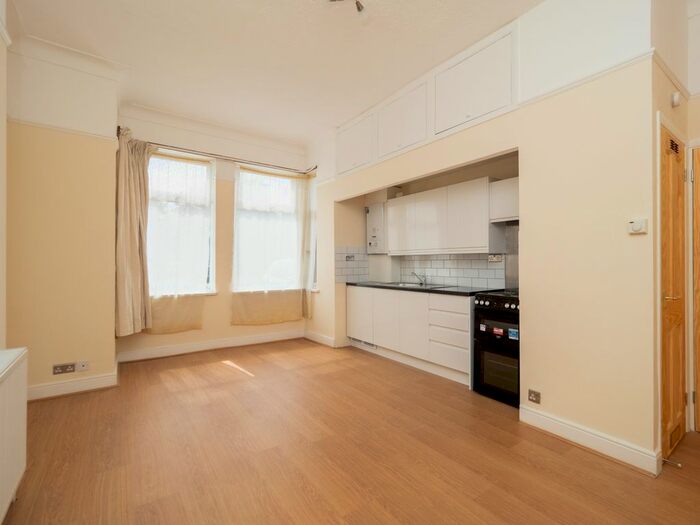 1 Bedroom Flat To Rent In Pepys Road, London, SW20