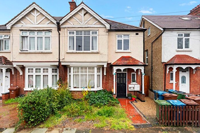 2 Bedroom Maisonette For Sale In Radnor Avenue, Harrow, HA1