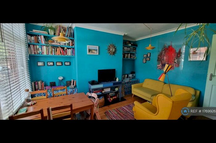 3 Bedroom Terraced House To Rent In Broomfield Terrace, Leeds, LS6