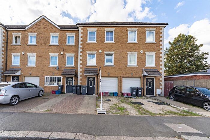5 Bedroom Town House For Sale In Corban Road, Hounslow, TW3