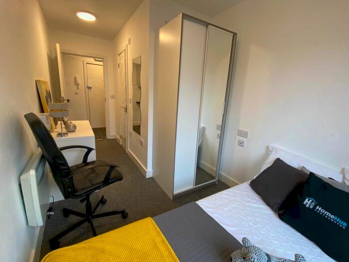 2 Bedroom Flat To Rent In Alexandra House, Queens Terrace, Southampton, SO14