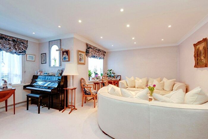 5 Bedroom Detached House For Sale In Hendon Avenue, Finchley, N3