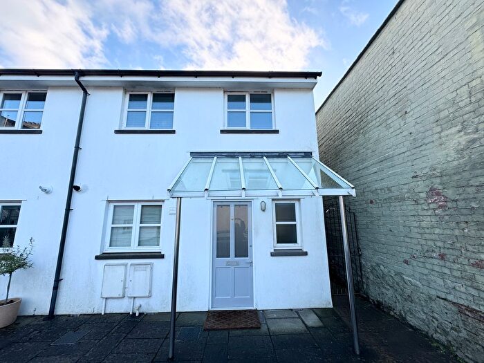 3 Bedroom Semi-Detached House To Rent In Mount Radford Square, Exeter, EX2