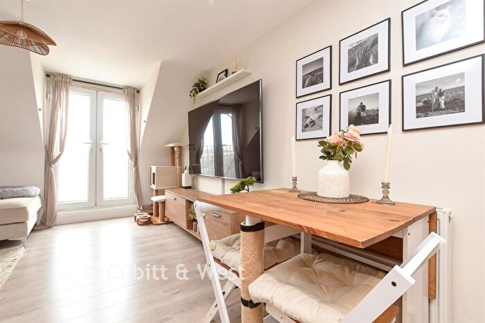 2 Bedroom Apartment For Sale In Challenge Court, Leatherhead, Surrey, KT22