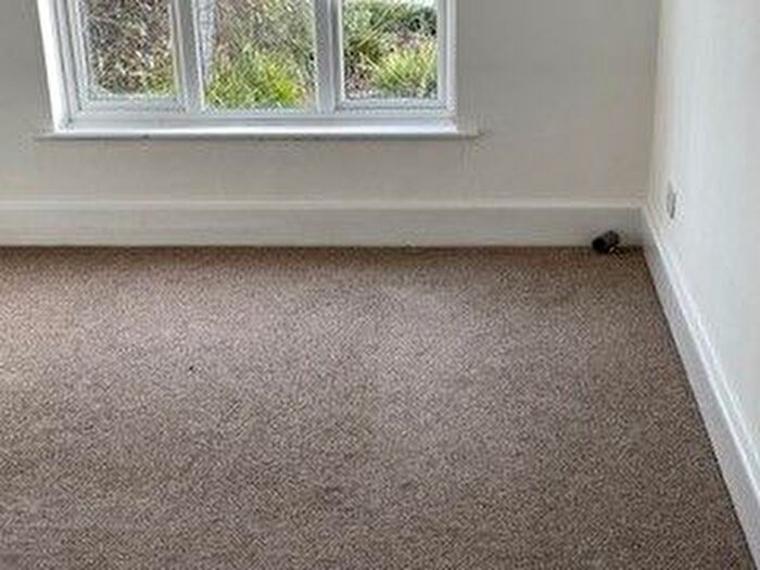 2 Bedroom Bungalow To Rent In Birstall Road, Birstall, Leicester, LE4