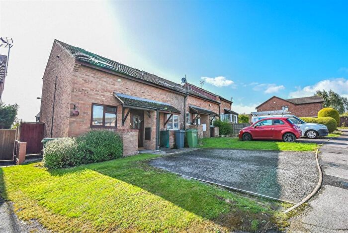 1 Bedroom End Of Terrace House For Sale In Everside Close, Cam, GL11