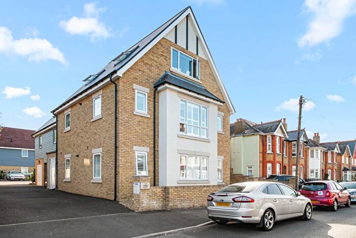 2 Bedroom Flat For Sale In Annett Road, Walton-On-Thames, KT12