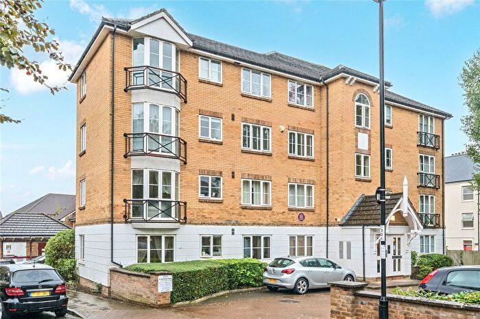 2 Bedroom Flat For Sale In Cricketers Walk, Sydenham, London, SE26