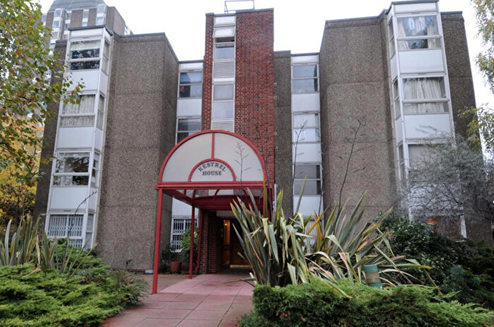 3 Bedroom Flat For Sale In Grant Road, London, SW11