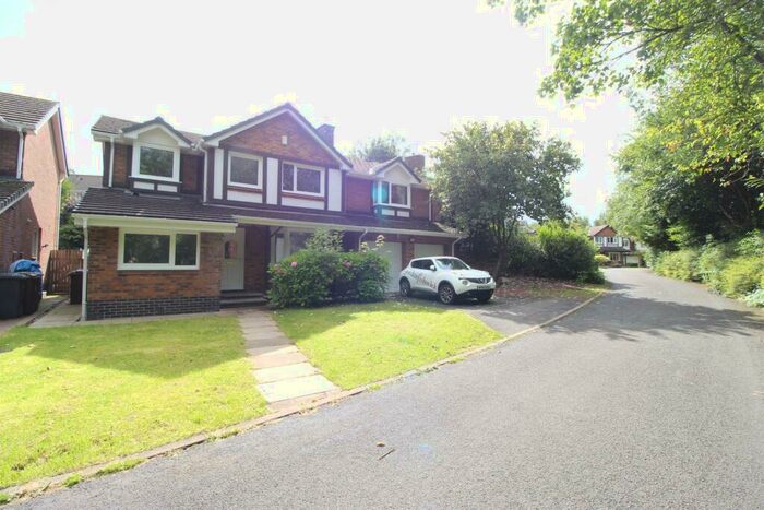 5 Bedroom Detached House To Rent In Hurstbrook Close, Glossop, SK13