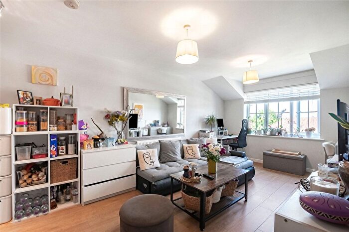 2 Bedroom Flat For Sale In Hemlock Close, Streatham, SW16