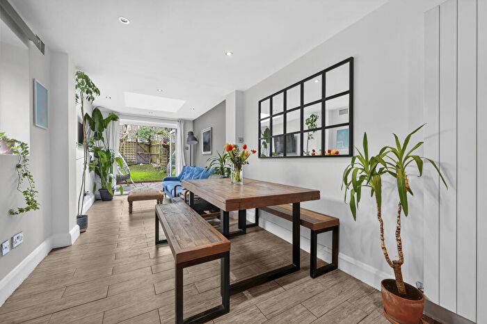 1 Bedroom Flat For Sale In Lordship Lane, East Dulwich, SE22