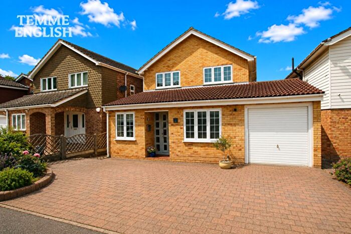 4 Bedroom Detached House For Sale In The Durdans, Langdon Hills, SS16