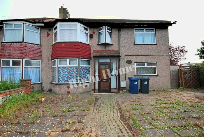 5 Bedroom Semi-Detached House To Rent In Bilton Road, Perivale, Greenford, UB6