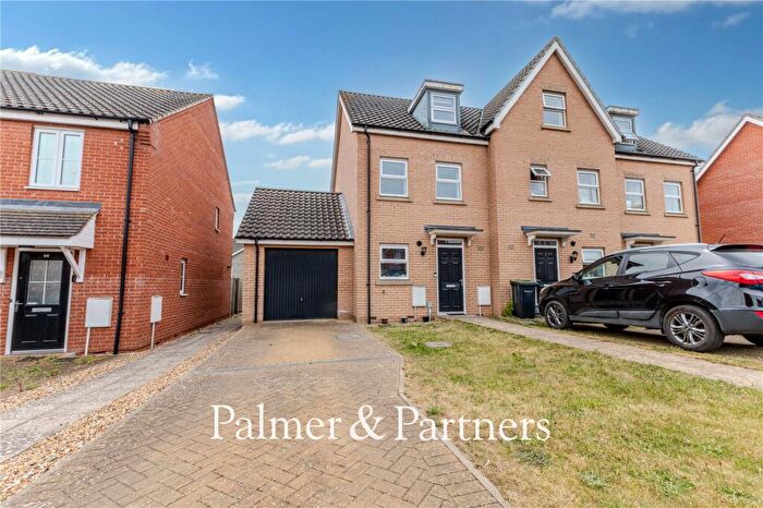 3 Bedroom End Of Terrace House For Sale In Alice Parkins Close, Hadleigh, Suffolk, IP7