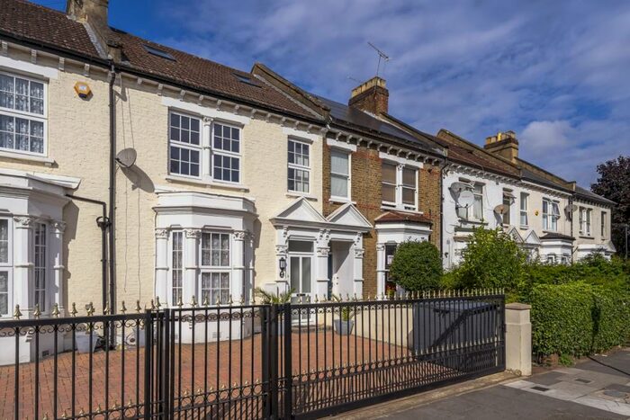 2 Bedroom Apartment To Rent In Alexandra Road London, N8