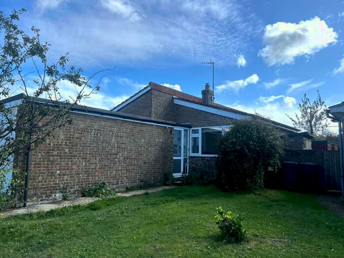 3 Bedroom House To Rent In Barn Close, Hailsham, BN27