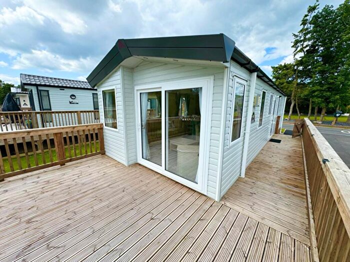 2 Bedroom Park Home For Sale In MIll Lane, Hawksworth, Leeds, LS20
