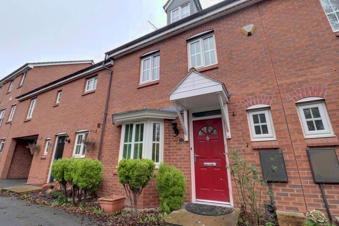 4 Bedroom Town House To Rent In Pioneer Way, Stafford, ST17