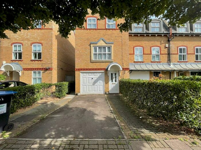 4 Bedroom Town House To Rent In Chamberlayne Avenue, Wembley, HA9
