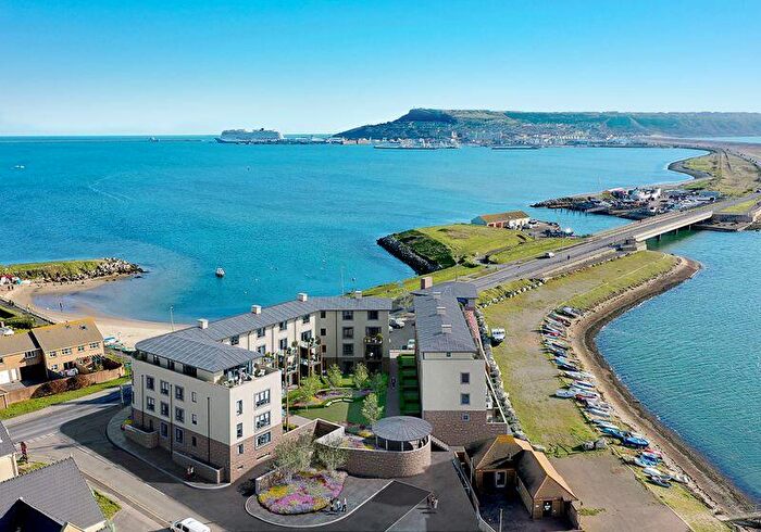 2 Bedroom Flat For Sale In Chesil Beach, Weymouth, NO1