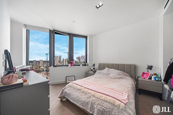 2 Bedroom Apartment To Rent In Amory Tower, Marsh Wall, E14