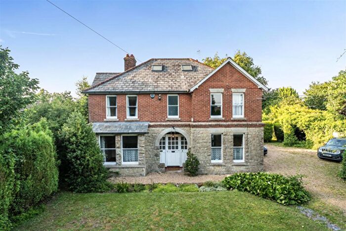 3 Bedroom Detached House For Sale In Warmlake Road, Chart Sutton, Maidstone, ME17
