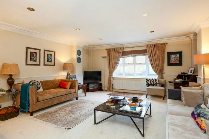 2 Bedroom Flat To Rent In Upper Richmond Road, London, SW15