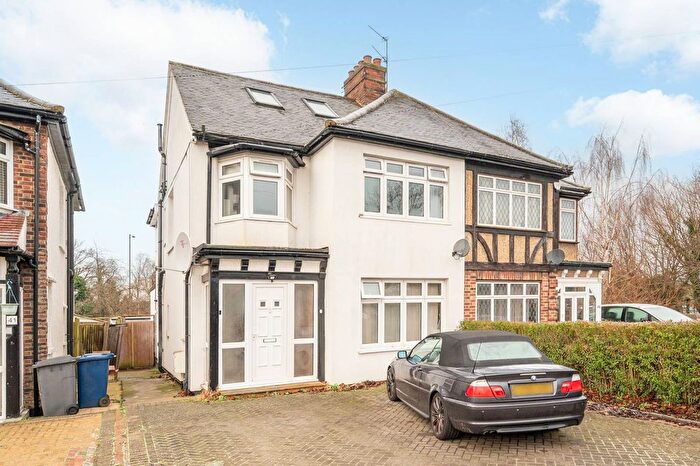 2 Bedroom Flat To Rent In Hall Lane, Hendon, London, NW4