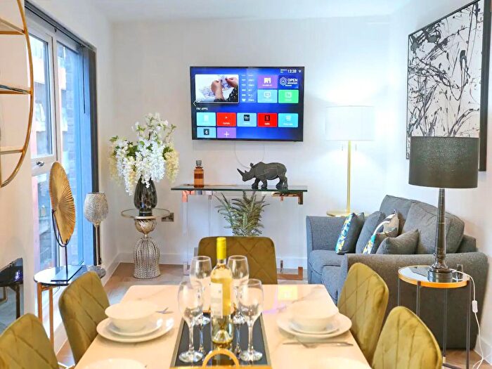 2 Bedroom Flat To Rent In City Of Salford, M3