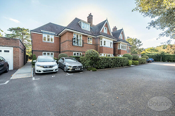 2 Bedroom Apartment For Sale In Waverley Lane, Farnham, Surrey, GU9