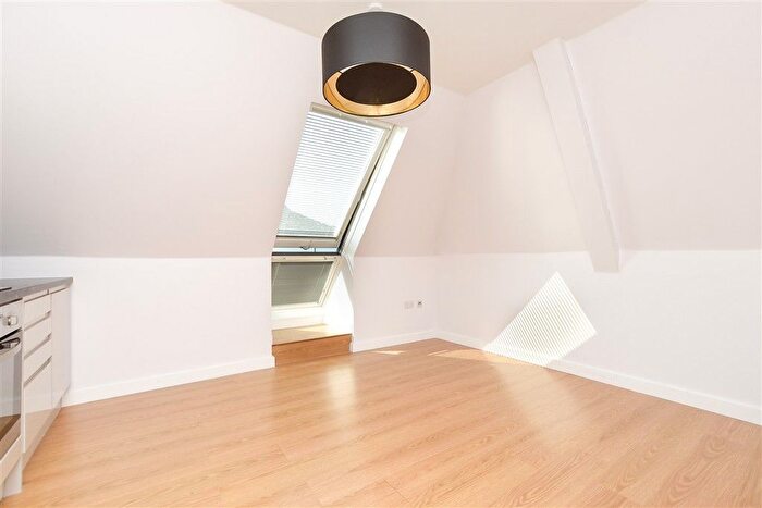 2 Bedroom Flat For Sale In Challenge Court, Leatherhead, Surrey, KT22
