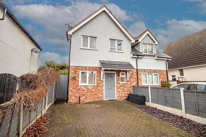 3 Bedroom Semi-Detached House For Sale In South Avenue, Southend-on-Sea, SS2